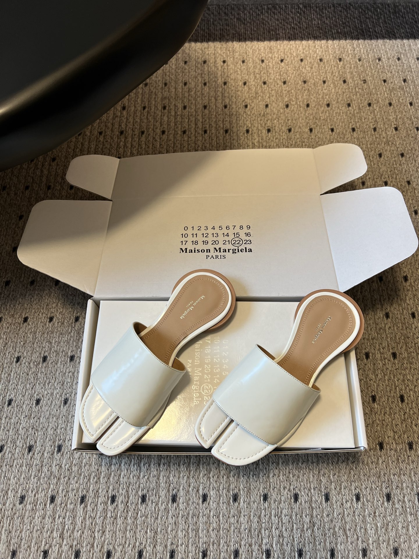 Maison Margiela Margiel*26SS 春夏新款分趾一字带平底凉拖