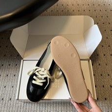 Maison Margiel*26ss夏季新款芭蕾德训鞋这款芭蕾风德训鞋,以品牌标志性的柔美元素为基底, Maison Margiel*26ss夏季新款芭蕾德训鞋这款芭蕾风德训鞋,以品牌标志性的柔美元素为基底,