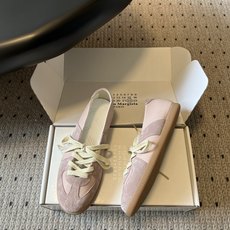 Maison Margiel*26ss夏季新款芭蕾德训鞋这款芭蕾风德训鞋,以品牌标志性的柔美元素为基底, Maison Margiel*26ss夏季新款芭蕾德训鞋这款芭蕾风德训鞋,以品牌标志性的柔美元素为基底,