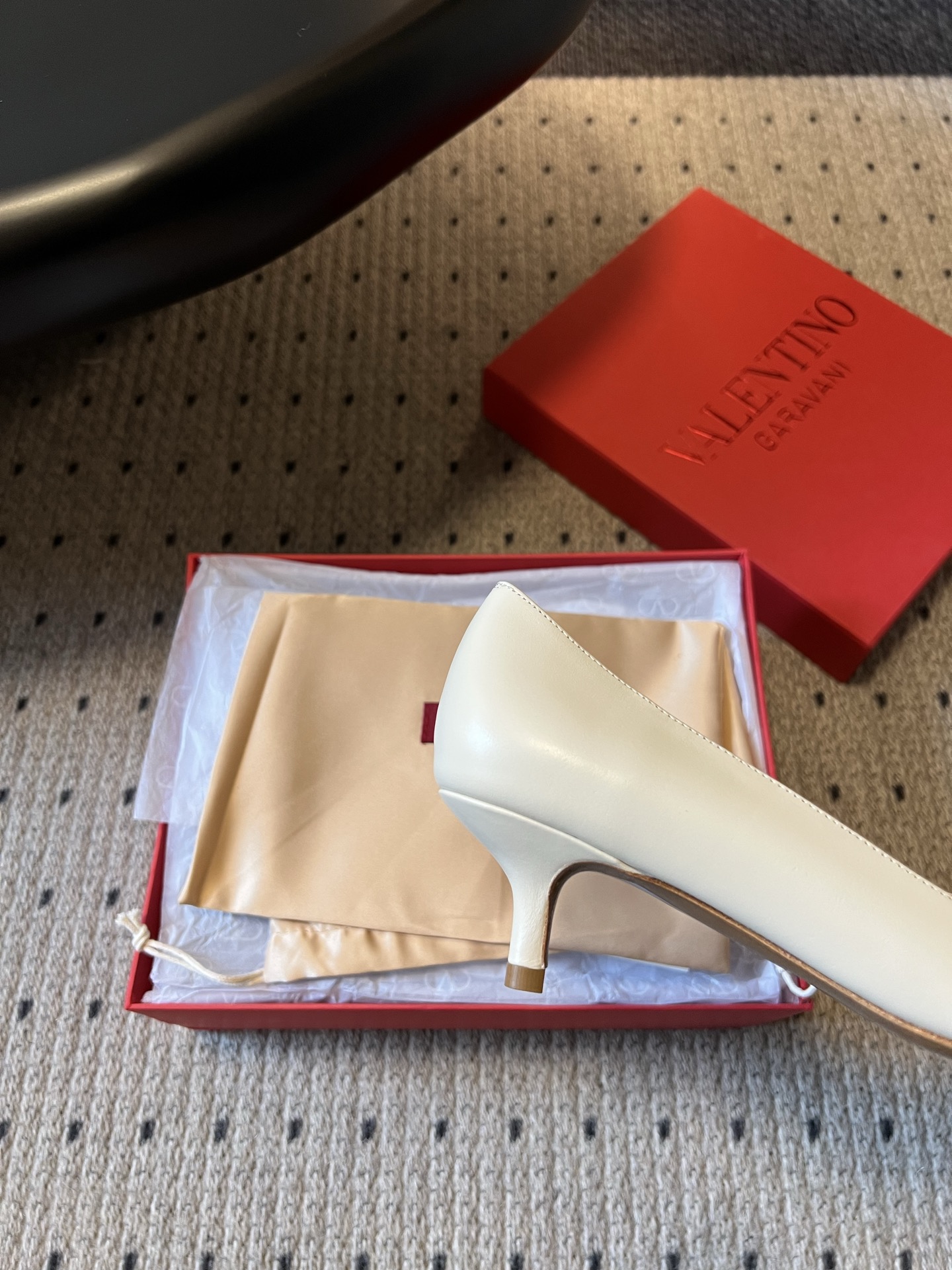 발렌티노 포인티드 토 리본 로우 힐 구두 99467 이미지 8