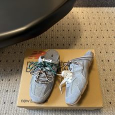 Miu mi*× New Balanc*联名半拖运动鞋这双联名半拖运动鞋,完美融合了运动复古风与品牌标志 Miu mi*× New Balanc*联名半拖运动鞋这双联名半拖运动鞋,完美融合了运动复古风与品牌标志