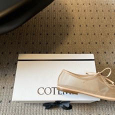 COTEM* 26ss春夏新款网纱水晶玛丽珍鞋这款网纱玛丽珍平底鞋,以品牌标志性的柔美元素为核心,将网纱 COTEM* 26ss春夏新款网纱水晶玛丽珍鞋这款网纱玛丽珍平底鞋,以品牌标志性的柔美元素为核心,将网纱