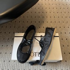 COTEM* 26ss春夏新款网纱水晶玛丽珍鞋这款网纱玛丽珍平底鞋,以品牌标志性的柔美元素为核心,将网纱 COTEM* 26ss春夏新款网纱水晶玛丽珍鞋这款网纱玛丽珍平底鞋,以品牌标志性的柔美元素为核心,将网纱