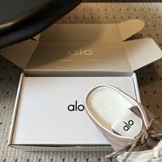 Al* 26ss 夏季新款德训运动鞋半拖设计上延续了德训鞋的经典线条,做了无后跟半拖的懒人改良,鞋身采用 Al* 26ss 夏季新款德训运动鞋半拖设计上延续了德训鞋的经典线条,做了无后跟半拖的懒人改良,鞋身采用
