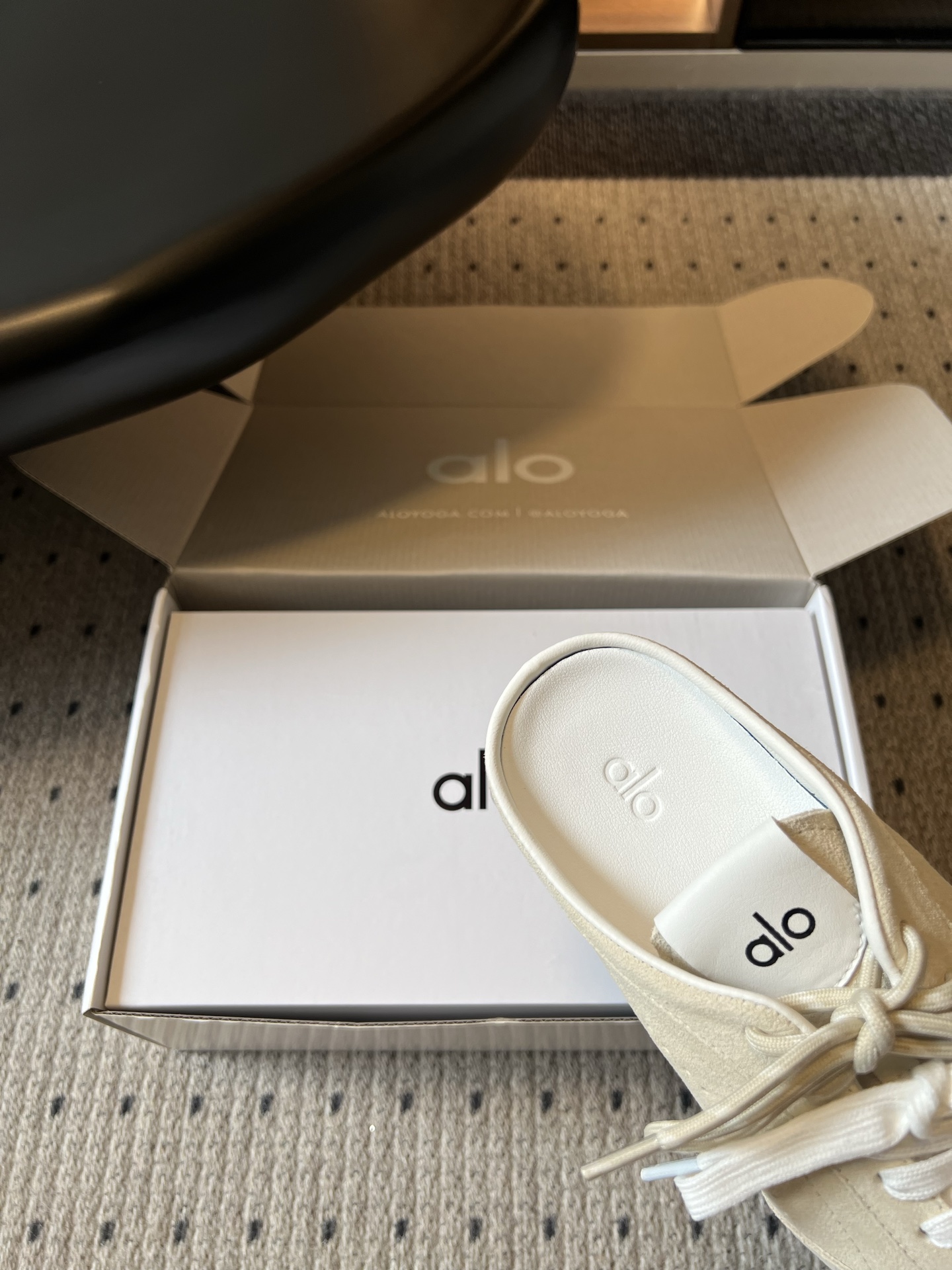 Al* 26ss 夏季新款德训运动鞋半拖设计上延续了德训鞋的经典线条，做了无后跟半拖的懒人改良，鞋身采用