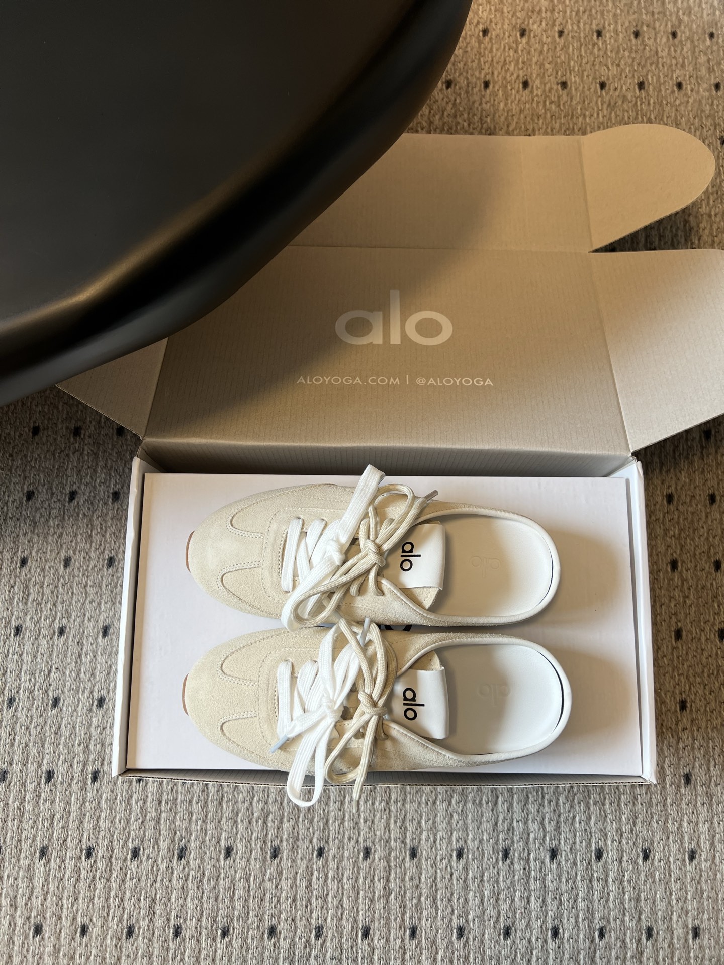 Al* 26ss 夏季新款德训运动鞋半拖设计上延续了德训鞋的经典线条，做了无后跟半拖的懒人改良，鞋身采用