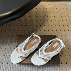 ALAÏ*26ss夏季新款网面夹趾凉鞋ALAÏA 网面夹趾凉鞋,以品牌标志性的网面设计为核心亮点,将利落 ALAÏ*26ss夏季新款网面夹趾凉鞋ALAÏA 网面夹趾凉鞋,以品牌标志性的网面设计为核心亮点,将利落