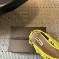 ALAÏ*26ss夏季新款网面夹趾凉鞋ALAÏA 网面夹趾凉鞋,以品牌标志性的网面设计为核心亮点,将利落 ALAÏ*26ss夏季新款网面夹趾凉鞋ALAÏA 网面夹趾凉鞋,以品牌标志性的网面设计为核心亮点,将利落