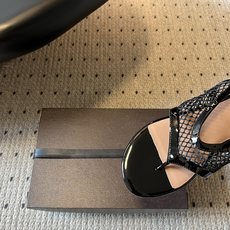 ALAÏ*26ss夏季新款网面夹趾凉鞋ALAÏA 网面夹趾凉鞋,以品牌标志性的网面设计为核心亮点,将利落 ALAÏ*26ss夏季新款网面夹趾凉鞋ALAÏA 网面夹趾凉鞋,以品牌标志性的网面设计为核心亮点,将利落