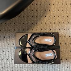 ALAÏ*26ss夏季新款网面夹趾凉鞋ALAÏA 网面夹趾凉鞋,以品牌标志性的网面设计为核心亮点,将利落 ALAÏ*26ss夏季新款网面夹趾凉鞋ALAÏA 网面夹趾凉鞋,以品牌标志性的网面设计为核心亮点,将利落