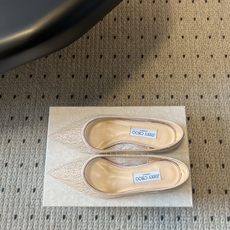 Jimmy Cho*夏季新款尖头平底单鞋鞋身的闪粉网纱纹理细腻柔和,搭配简约利落的鞋型,自带高级氛围感, Jimmy Cho*夏季新款尖头平底单鞋鞋身的闪粉网纱纹理细腻柔和,搭配简约利落的鞋型,自带高级氛围感,
