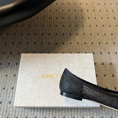 Jimmy Cho*夏季新款尖头平底单鞋鞋身的闪粉网纱纹理细腻柔和,搭配简约利落的鞋型,自带高级氛围感, Jimmy Cho*夏季新款尖头平底单鞋鞋身的闪粉网纱纹理细腻柔和,搭配简约利落的鞋型,自带高级氛围感,