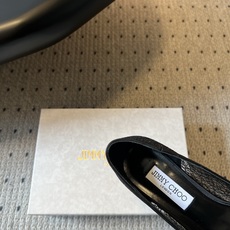 Jimmy Cho*夏季新款尖头高跟鞋鞋身的闪粉网纱纹理细腻柔和,搭配简约利落的鞋型,自带高级氛围感,能 Jimmy Cho*夏季新款尖头高跟鞋鞋身的闪粉网纱纹理细腻柔和,搭配简约利落的鞋型,自带高级氛围感,能