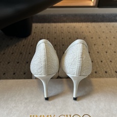 Jimmy Cho*夏季新款尖头高跟鞋鞋身的闪粉网纱纹理细腻柔和,搭配简约利落的鞋型,自带高级氛围感,能 Jimmy Cho*夏季新款尖头高跟鞋鞋身的闪粉网纱纹理细腻柔和,搭配简约利落的鞋型,自带高级氛围感,能