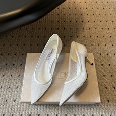 Jimmy Cho*夏季新款尖头高跟鞋鞋身的闪粉网纱纹理细腻柔和,搭配简约利落的鞋型,自带高级氛围感,能 Jimmy Cho*夏季新款尖头高跟鞋鞋身的闪粉网纱纹理细腻柔和,搭配简约利落的鞋型,自带高级氛围感,能