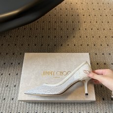 Jimmy Cho*夏季新款尖头高跟鞋鞋身的闪粉网纱纹理细腻柔和,搭配简约利落的鞋型,自带高级氛围感,能 Jimmy Cho*夏季新款尖头高跟鞋鞋身的闪粉网纱纹理细腻柔和,搭配简约利落的鞋型,自带高级氛围感,能