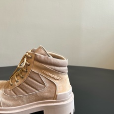 男款+20 Balenciag*26ss夏季新款复古马丁靴 自带复古滤镜的磨砂麂皮拼接材质,厚底工装靴型超有质感,上脚就 男款+20 Balenciag*26ss夏季新款复古马丁靴 自带复古滤镜的磨砂麂皮拼接材质,厚底工装靴型超有质感,上脚就