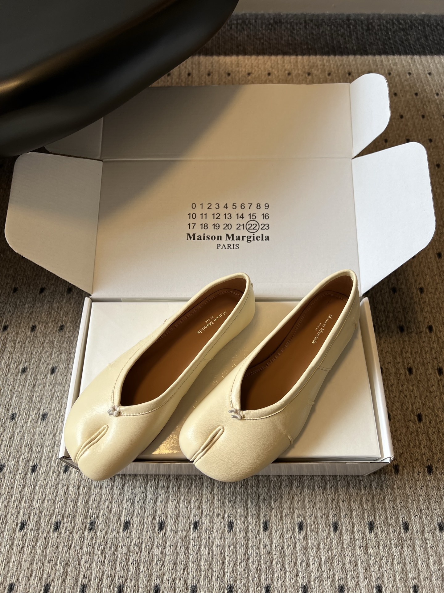 마르지엘라 스플릿 토 플랫 슈즈 113543 이미지 2