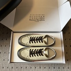 Maison Margiel*26ss夏季新款复古拼接休闲板鞋自带复古质感的拼接款休闲板,简约的低帮鞋型 Maison Margiel*26ss夏季新款复古拼接休闲板鞋自带复古质感的拼接款休闲板,简约的低帮鞋型