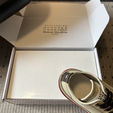 Maison Margiel*26ss夏季新款复古拼接休闲板鞋自带复古质感的拼接款休闲板,简约的低帮鞋型 Maison Margiel*26ss夏季新款复古拼接休闲板鞋自带复古质感的拼接款休闲板,简约的低帮鞋型