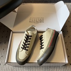 Maison Margiel*26ss夏季新款复古拼接休闲板鞋自带复古质感的拼接款休闲板,简约的低帮鞋型 Maison Margiel*26ss夏季新款复古拼接休闲板鞋自带复古质感的拼接款休闲板,简约的低帮鞋型