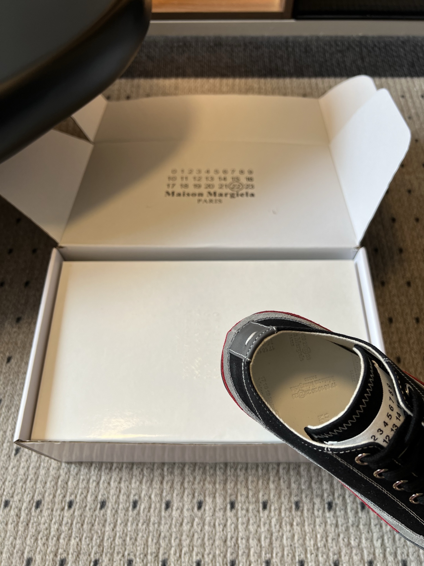 Maison Margiel*26ss夏季新款复古拼接休闲板鞋自带复古质感的拼接款休闲板,简约的低帮鞋型 Maison Margiel*26ss夏季新款复古拼接休闲板鞋自带复古质感的拼接款休闲板,简约的低帮鞋型
