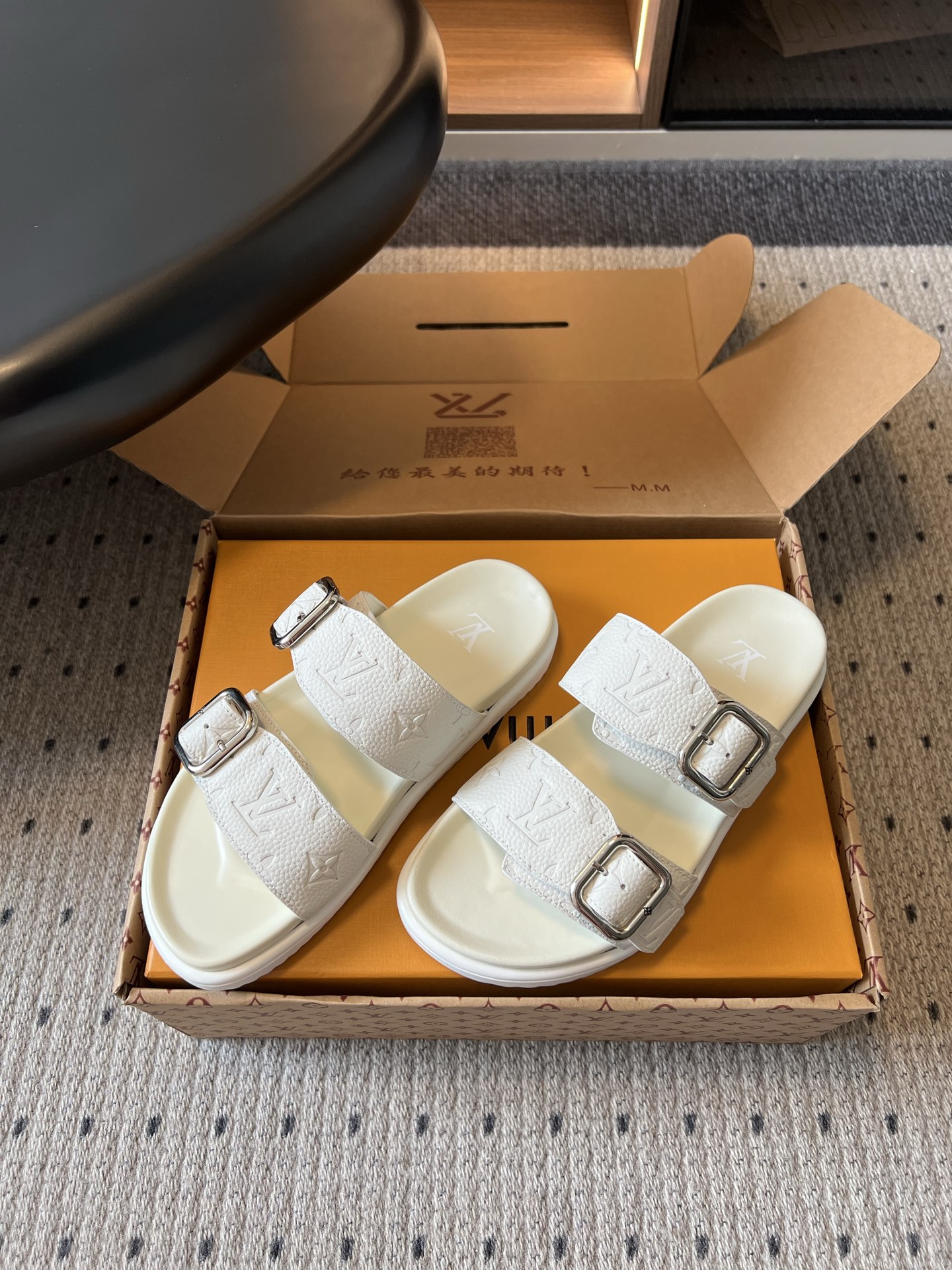 루이비통 신발 129523 Louis Vuitton Shoes 썸네일 이미지