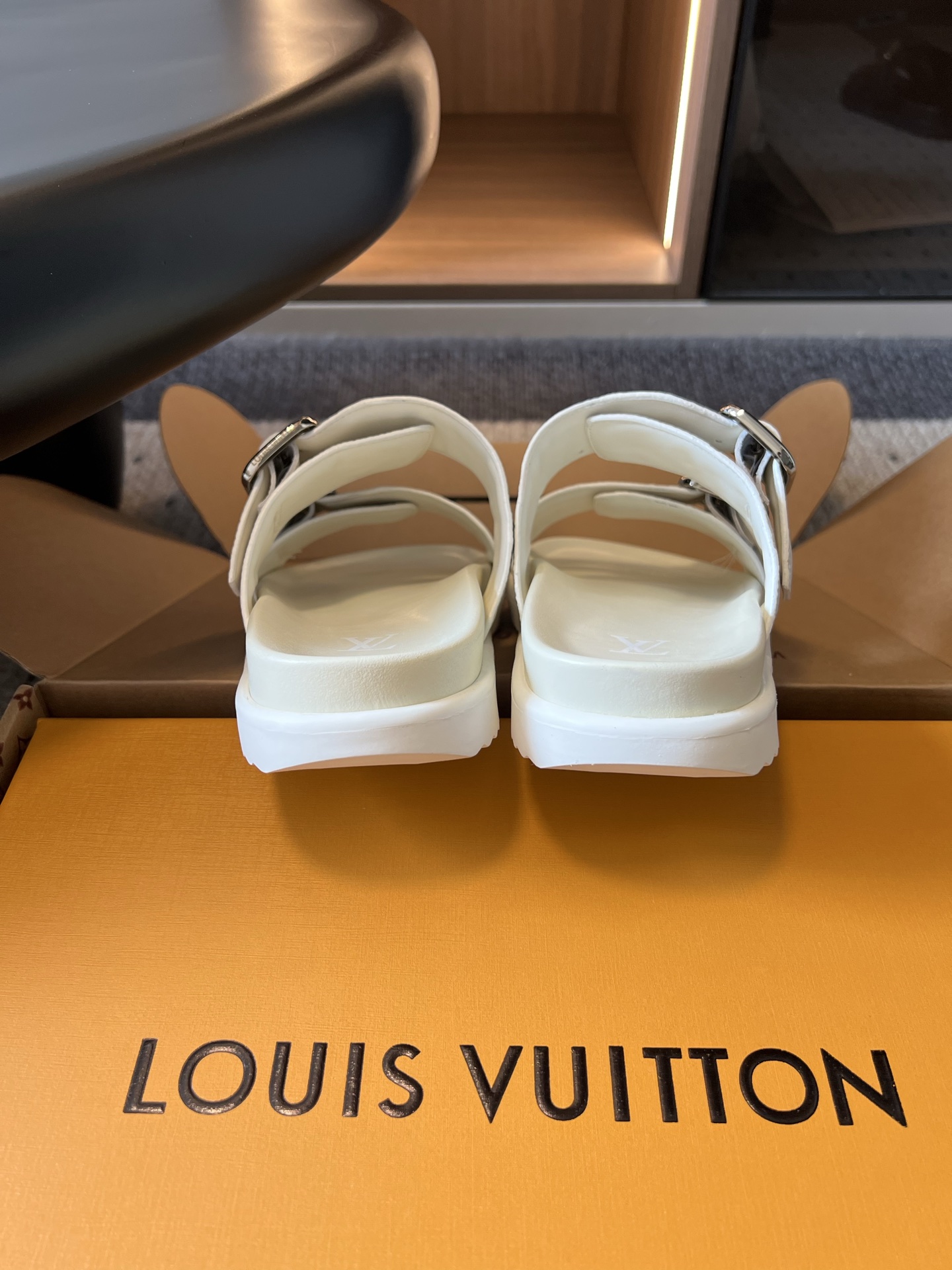 루이비통 신발 129523 Louis Vuitton Shoes 썸네일 이미지