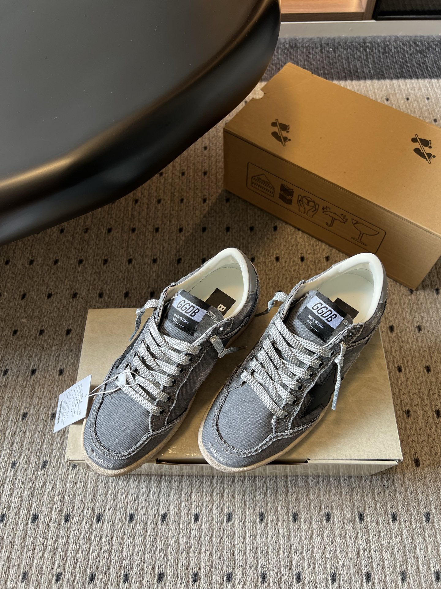 골든구스 신발 129532 Golden Goose Shoes 썸네일 이미지