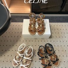 G-Celin*26ss夏季新款复古金属环罗马平底凉鞋 浓郁法式复古格调,交错细绑带搭配连环金属装饰,利落又富有层次感, G-Celin*26ss夏季新款复古金属环罗马平底凉鞋 浓郁法式复古格调,交错细绑带搭配连环金属装饰,利落又富有层次感,