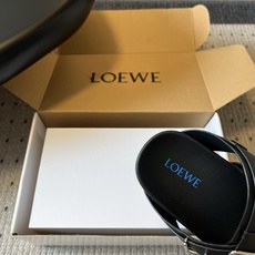 LOEW*26ss夏季新款多扣带厚底休闲凉拖自带高级随性的度假氛围感,多条交叉绑带搭配金属方扣设计,利落 LOEW*26ss夏季新款多扣带厚底休闲凉拖自带高级随性的度假氛围感,多条交叉绑带搭配金属方扣设计,利落