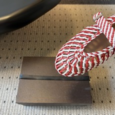 ALAÏ*26ss夏季新款复古编织玛丽珍平底鞋自带田园慵懒的松弛复古文艺氛围,可调节一字扣玛丽珍设计,圆 ALAÏ*26ss夏季新款复古编织玛丽珍平底鞋自带田园慵懒的松弛复古文艺氛围,可调节一字扣玛丽珍设计,圆