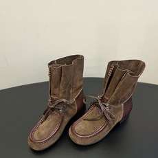 Unfoli*26ss夏季新款复古系带短靴松弛复古文艺氛围感拉满,圆润船型鞋头柔和衬脚,前侧绑带蝴蝶结自 Unfoli*26ss夏季新款复古系带短靴松弛复古文艺氛围感拉满,圆润船型鞋头柔和衬脚,前侧绑带蝴蝶结自