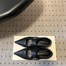 G102@Dymonlatr*26ss夏季新款尖头布洛克扣带单鞋 复古英伦氛围感直接拉满,精致尖头搭配经典布洛克雕花,T G102@Dymonlatr*26ss夏季新款尖头布洛克扣带单鞋 复古英伦氛围感直接拉满,精致尖头搭配经典布洛克雕花,T