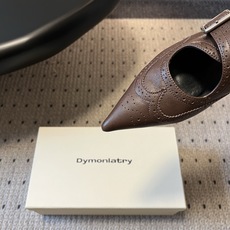 G102@Dymonlatr*26ss夏季新款尖头布洛克扣带单鞋 复古英伦氛围感直接拉满,精致尖头搭配经典布洛克雕花,T G102@Dymonlatr*26ss夏季新款尖头布洛克扣带单鞋 复古英伦氛围感直接拉满,精致尖头搭配经典布洛克雕花,T