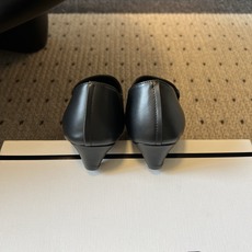 G102@COTEM* 26ss夏季新款复古纽扣低跟乐福皮鞋 自带松弛复古文艺氛围感,极简利落的线条弱化了繁复装饰,一排 G102@COTEM* 26ss夏季新款复古纽扣低跟乐福皮鞋 自带松弛复古文艺氛围感,极简利落的线条弱化了繁复装饰,一排