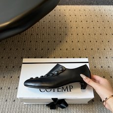 G102@COTEM* 26ss夏季新款复古纽扣低跟乐福皮鞋 自带松弛复古文艺氛围感,极简利落的线条弱化了繁复装饰,一排 G102@COTEM* 26ss夏季新款复古纽扣低跟乐福皮鞋 自带松弛复古文艺氛围感,极简利落的线条弱化了繁复装饰,一排