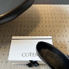 G102@COTEM* 26ss夏季新款复古纽扣低跟乐福皮鞋 自带松弛复古文艺氛围感,极简利落的线条弱化了繁复装饰,一排 G102@COTEM* 26ss夏季新款复古纽扣低跟乐福皮鞋 自带松弛复古文艺氛围感,极简利落的线条弱化了繁复装饰,一排