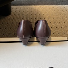 G102@COTEM* 26ss夏季新款复古纽扣低跟乐福皮鞋 自带松弛复古文艺氛围感,极简利落的线条弱化了繁复装饰,一排 G102@COTEM* 26ss夏季新款复古纽扣低跟乐福皮鞋 自带松弛复古文艺氛围感,极简利落的线条弱化了繁复装饰,一排