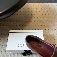G102@COTEM* 26ss夏季新款复古纽扣低跟乐福皮鞋 自带松弛复古文艺氛围感,极简利落的线条弱化了繁复装饰,一排 G102@COTEM* 26ss夏季新款复古纽扣低跟乐福皮鞋 自带松弛复古文艺氛围感,极简利落的线条弱化了繁复装饰,一排