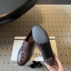 G102@COTEM* 26ss夏季新款复古纽扣低跟乐福皮鞋 自带松弛复古文艺氛围感,极简利落的线条弱化了繁复装饰,一排 G102@COTEM* 26ss夏季新款复古纽扣低跟乐福皮鞋 自带松弛复古文艺氛围感,极简利落的线条弱化了繁复装饰,一排