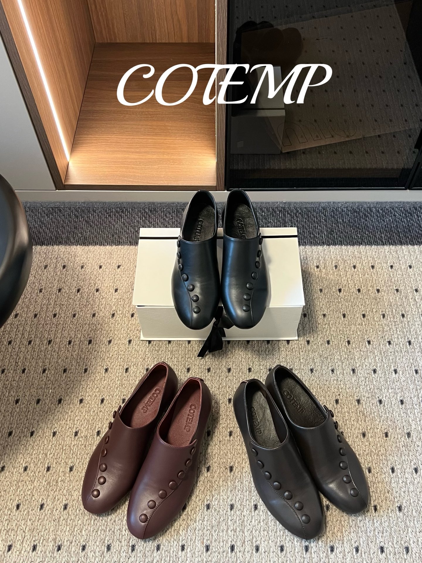 G102@COTEM* 26ss夏季新款复古纽扣低跟乐福皮鞋 自带松弛复古文艺氛围感,极简利落的线条弱化了繁复装饰,一排 G102@COTEM* 26ss夏季新款复古纽扣低跟乐福皮鞋 自带松弛复古文艺氛围感,极简利落的线条弱化了繁复装饰,一排