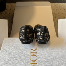 Dio*26ss夏季新款老花网纱平底尖头单鞋自带温柔名媛高级氛围感,满幅经典提花纹理,网纱通透轻盈,尖头 Dio*26ss夏季新款老花网纱平底尖头单鞋自带温柔名媛高级氛围感,满幅经典提花纹理,网纱通透轻盈,尖头