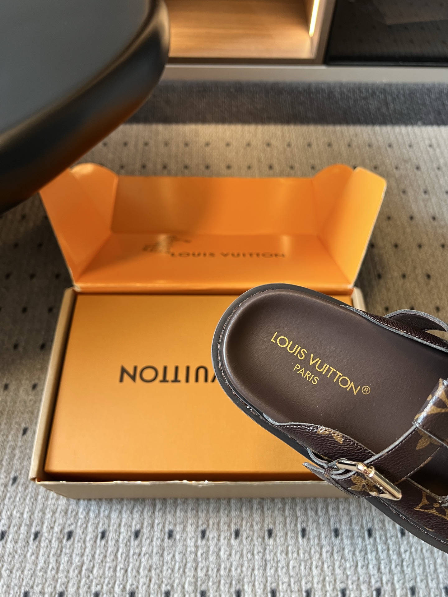 루이비통 신발 143156 Louis Vuitton Sandals 상세 이미지 8