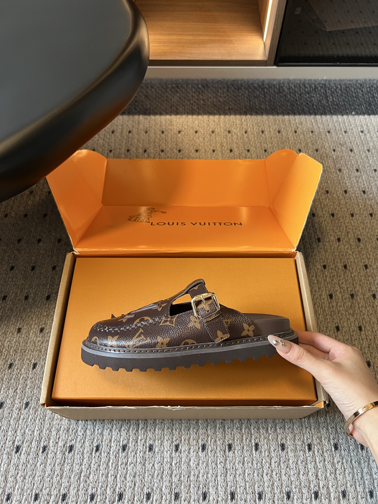 루이비통 신발 143156 Louis Vuitton Sandals 상세 이미지 5