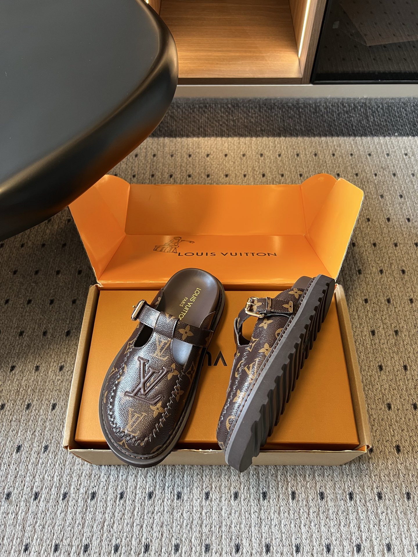 루이비통 신발 143156 Louis Vuitton Sandals 상세 이미지 4
