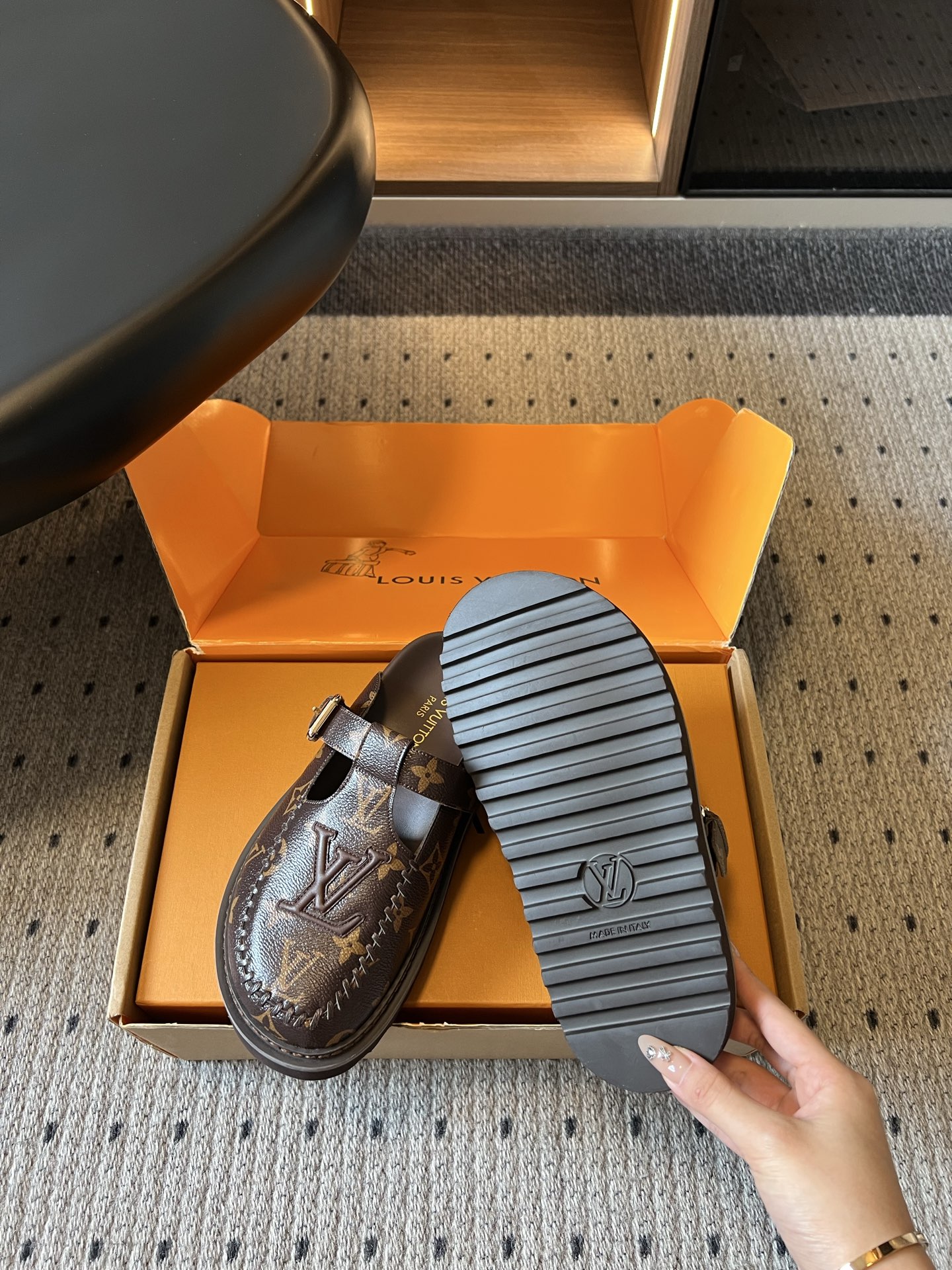 루이비통 신발 143156 Louis Vuitton Sandals 상세 이미지 3