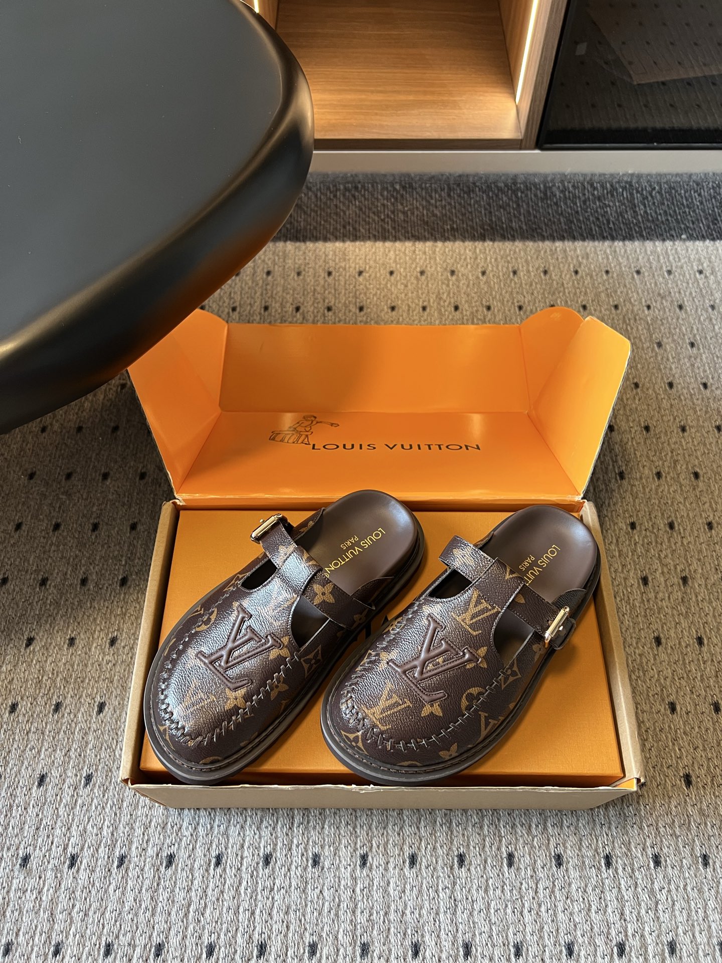 루이비통 신발 143156 Louis Vuitton Sandals 상세 이미지 2