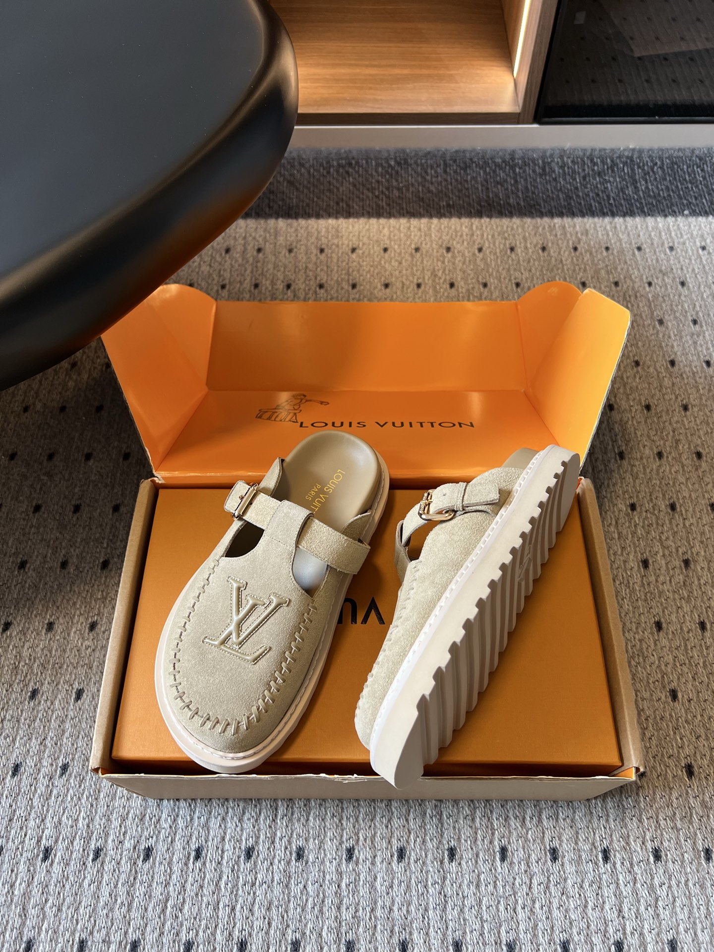 루이비통 신발 143155 Louis Vuitton Sandals 상세 이미지 4