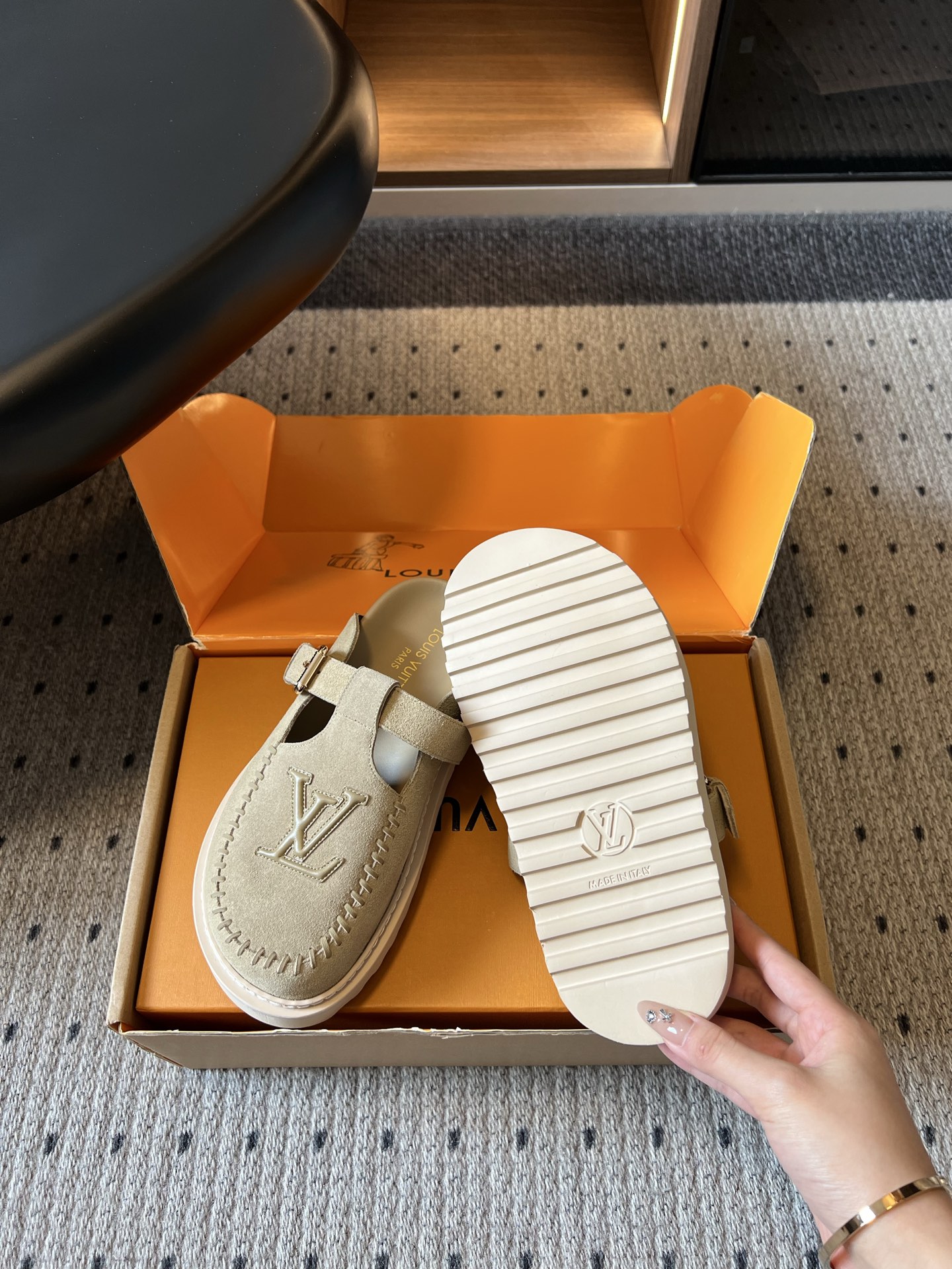 루이비통 신발 143155 Louis Vuitton Sandals 상세 이미지 3